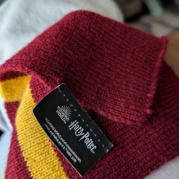 Harry Potter scarf Gryffindor 58 x 7 unisex - Picture 3 of 5